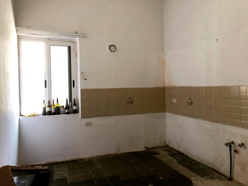 SHITET APARTAMENT 3+1 PRANE SHKOLLES EFTALI KOCI,DURRES! thumbnail 4