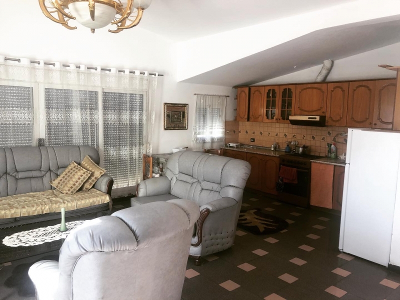 SHITET APARTAMENT 3+1 PRANE TREGUT FSHATAR,DURRES!