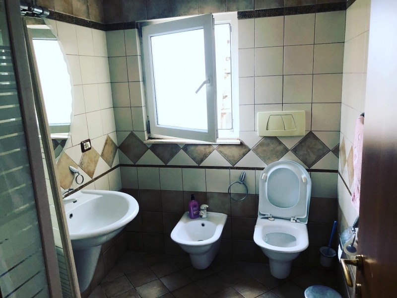 SHITET PAPAFINGO NE PLAZH,DURRES! thumbnail 2