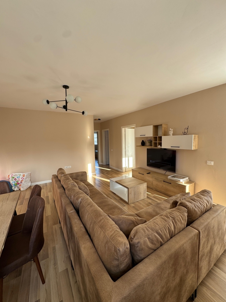 JEPET ME QERA APARTAMENTI 2+1 SPITALI , DURRES. - AL Imobiliare