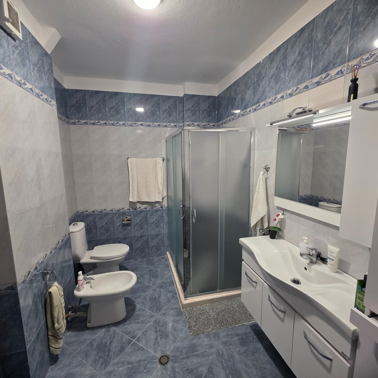 2a0b7ab2-17d1-43fe-bb13-ca8fa324204a