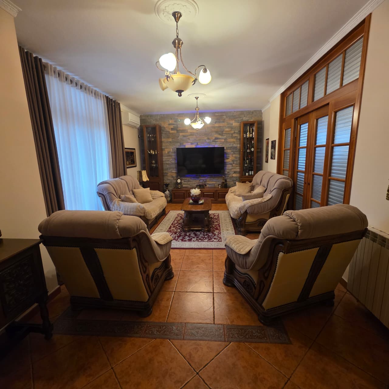 6fb0fae9-1fff-4f70-a994-37ad03083f69