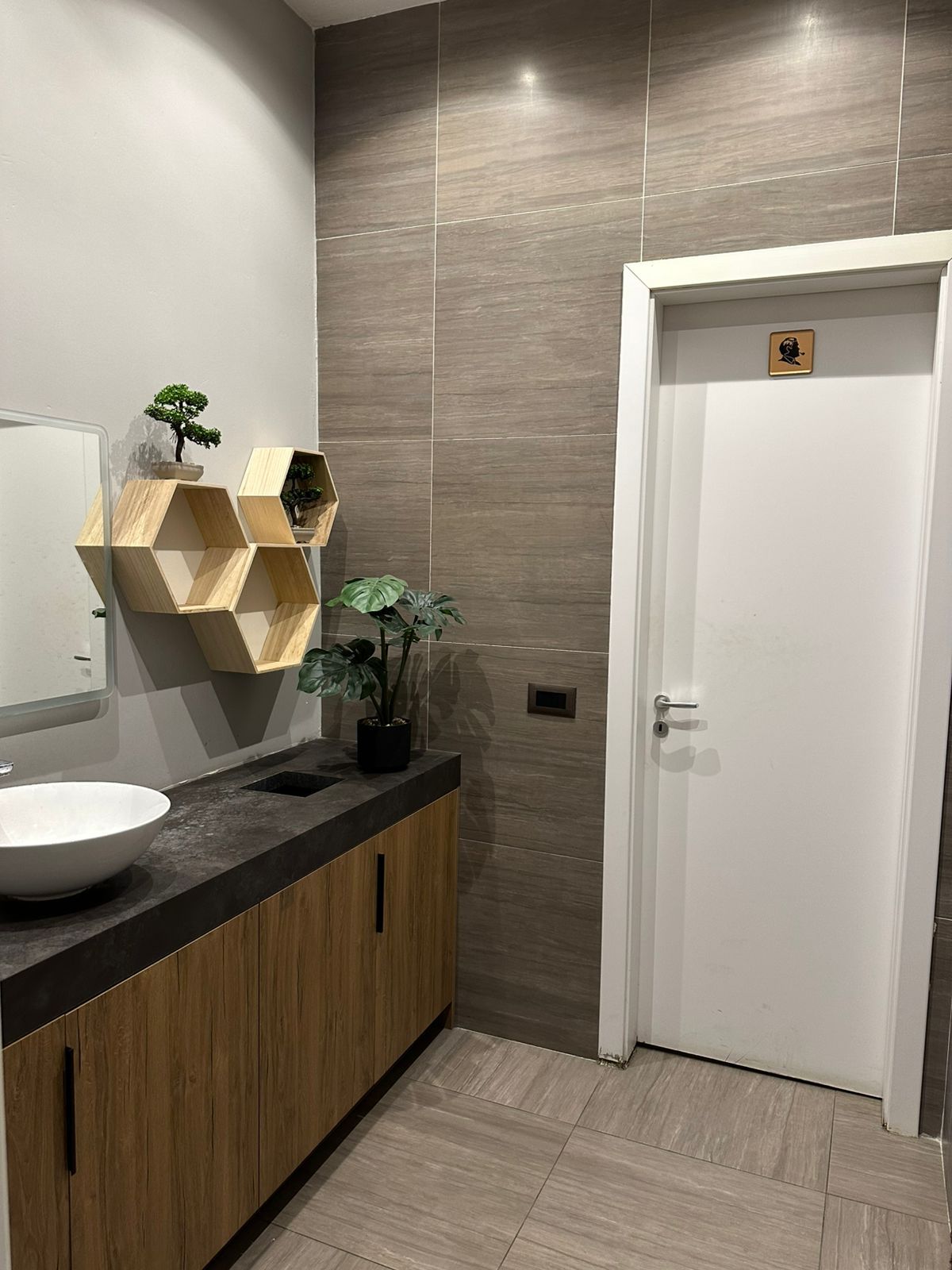 5cdd1b7a-5f7c-4ef6-8c0d-58faabdf6f77