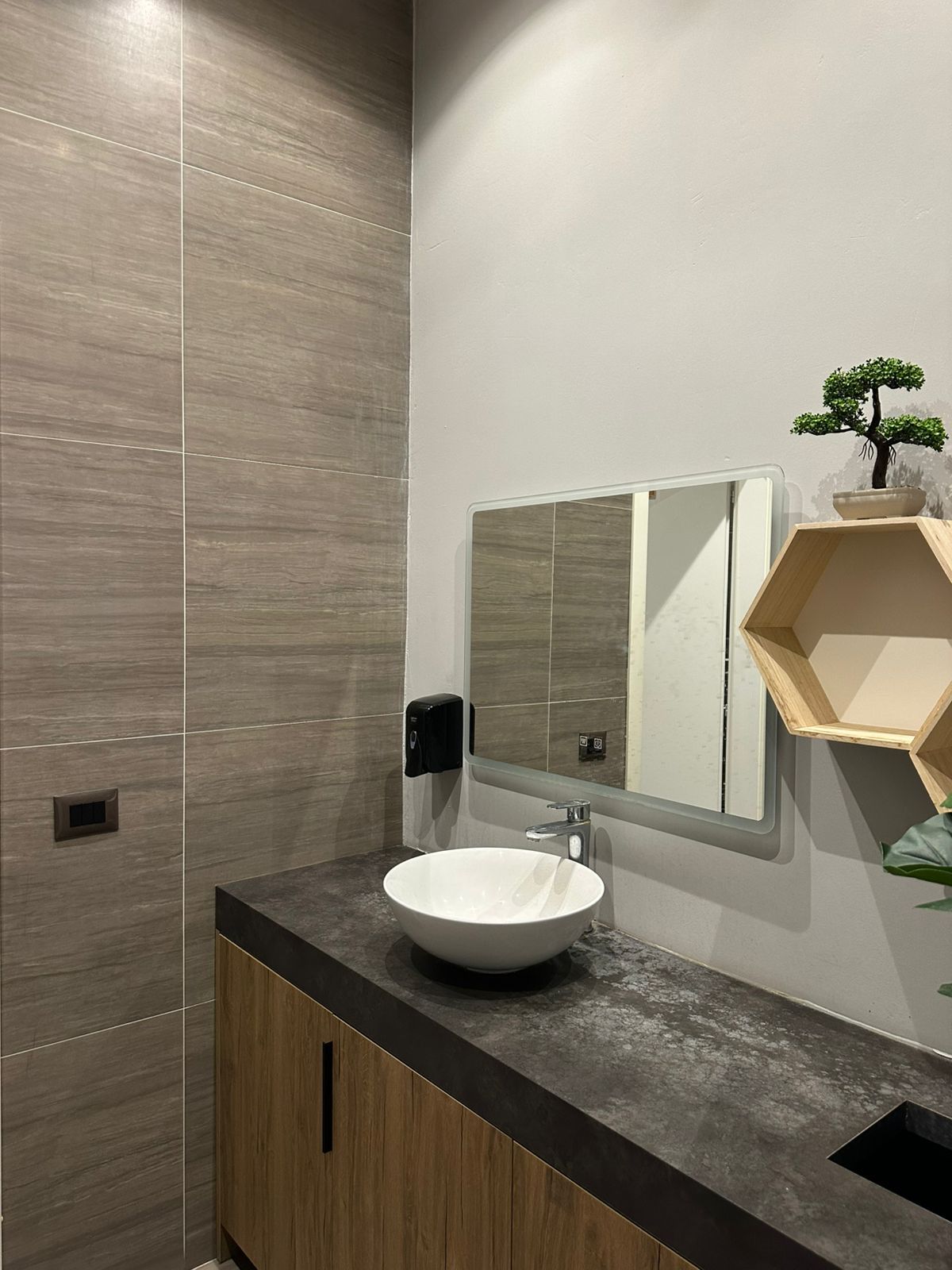 77560dbd-d9b5-4fdc-8fe4-7d4c39ad3891