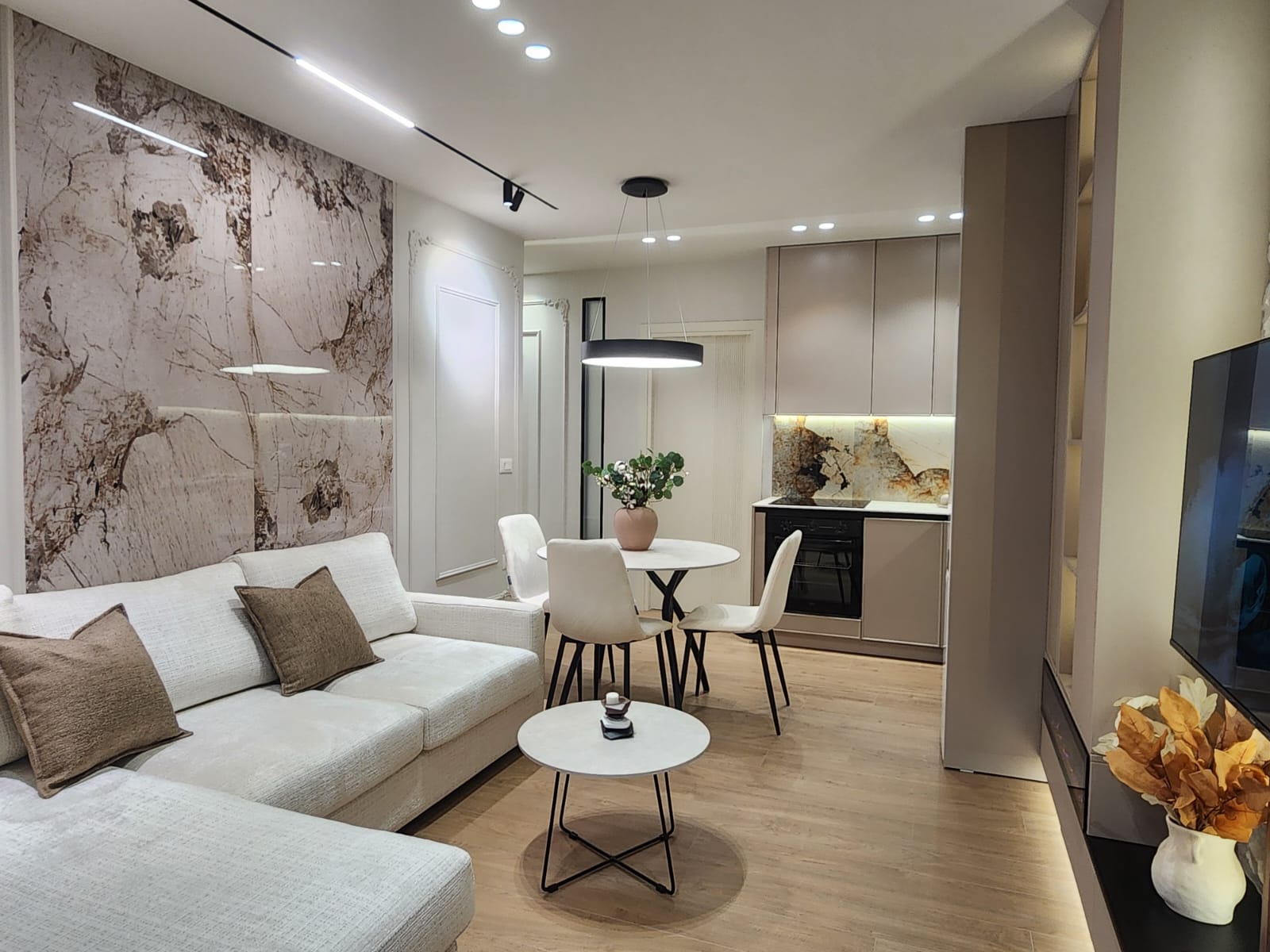 e5ba66ee-7bad-4954-9d60-8c496bc5a2c0