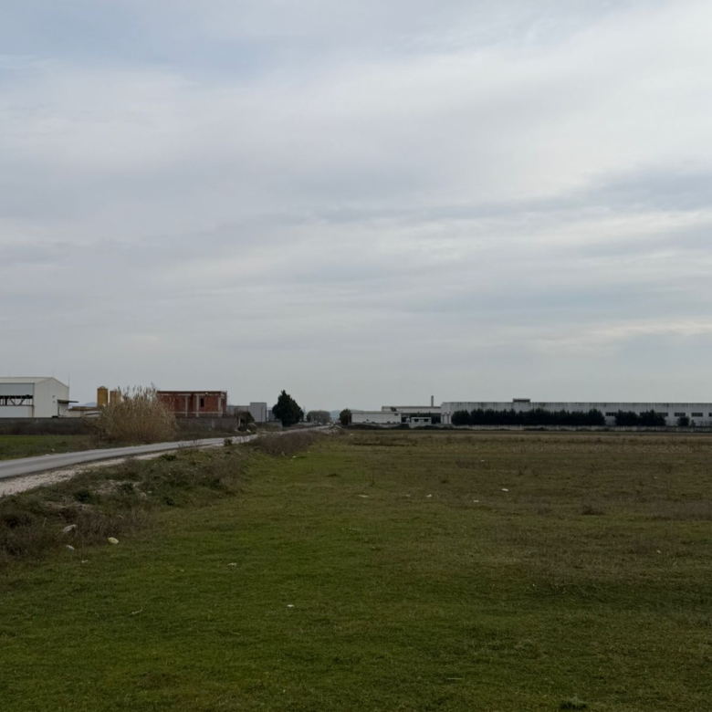 SHITET TOKE NE ZONE INDUSTRIALE AUTOSTRADE, DURRES