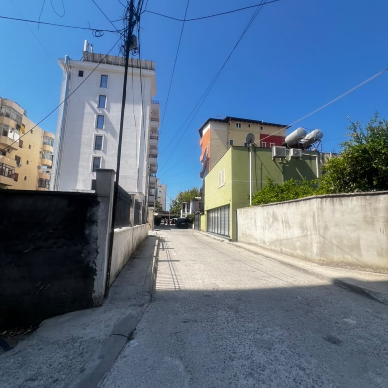 JEPET ME QERA GARAZH PRANE HOTEL LUBJANA,PLAZH, DURRES