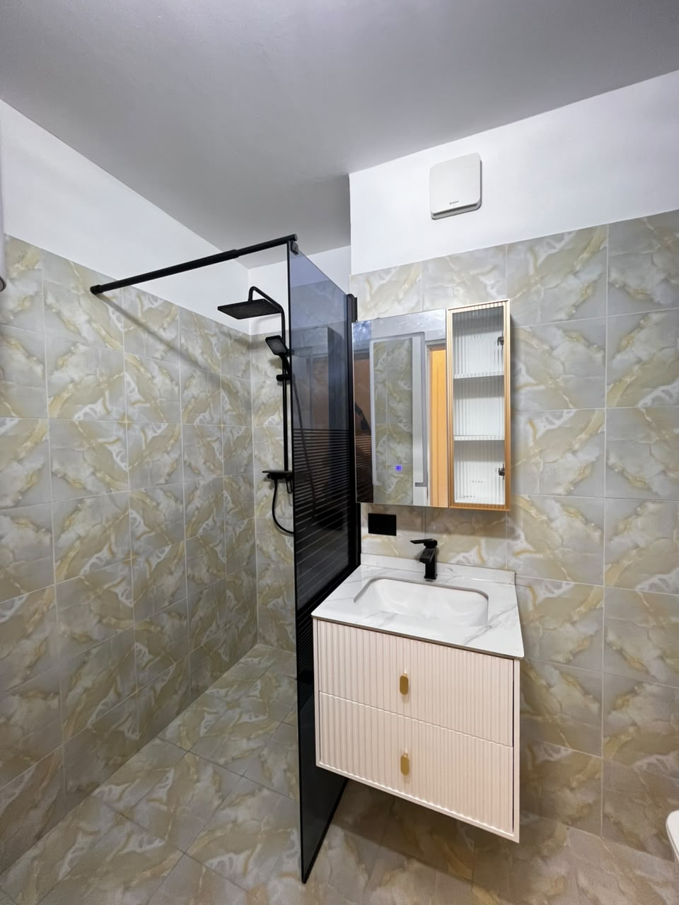 b5c89bed-d963-4aad-bdec-0d90ec4cee6a