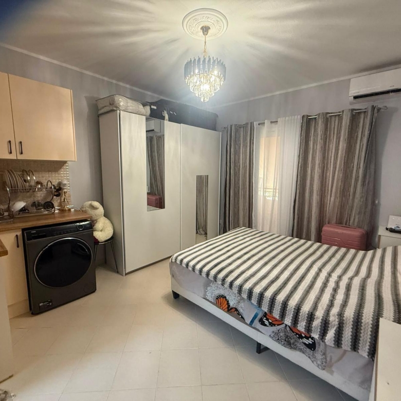 SHITET GARSONIERE PRANE HOTEL BLEART, GOLEM